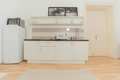 Quarto privado em Kazinczy u. 5, imagem 6 de 15