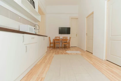 Quarto privado em Kazinczy u. 5, imagem 7 de 15