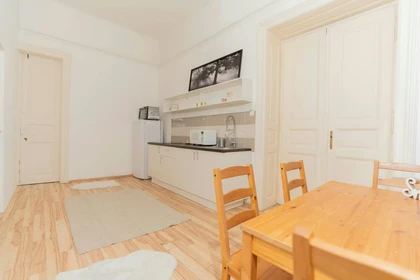 Quarto privado em Kazinczy u. 5, imagem 8 de 15
