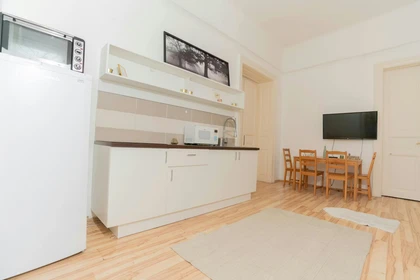 Quarto privado em Kazinczy u. 5, imagem 9 de 15