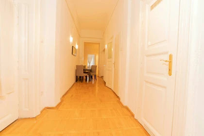 Quarto privado em Teréz körút 52, imagem 13 de 15