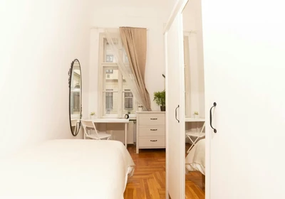 Quarto privado em Teréz körút 52, imagem 5 de 15