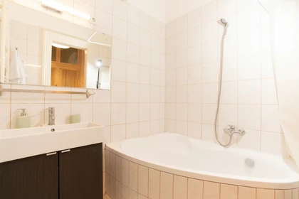 Quarto privado em Teréz körút 52, imagem 9 de 15