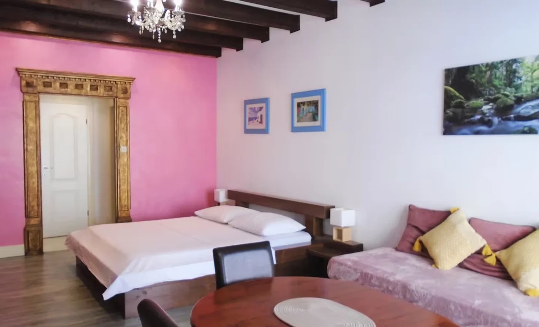 Habitación en apartamento estudiantil en alquiler en , completamente amueblado