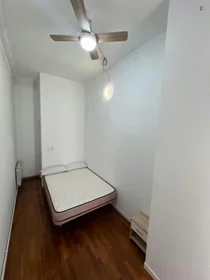 Private room at Carrer Mallorca, image 2 of 17