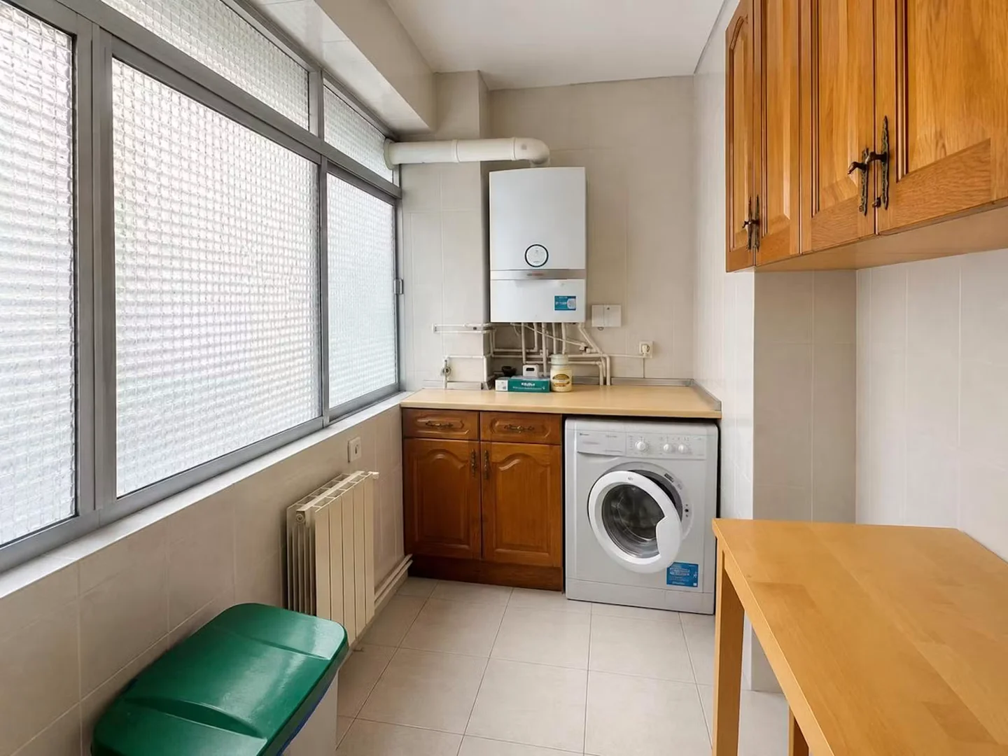 'de modern olanaklara sahip öğrenci dostu oda
