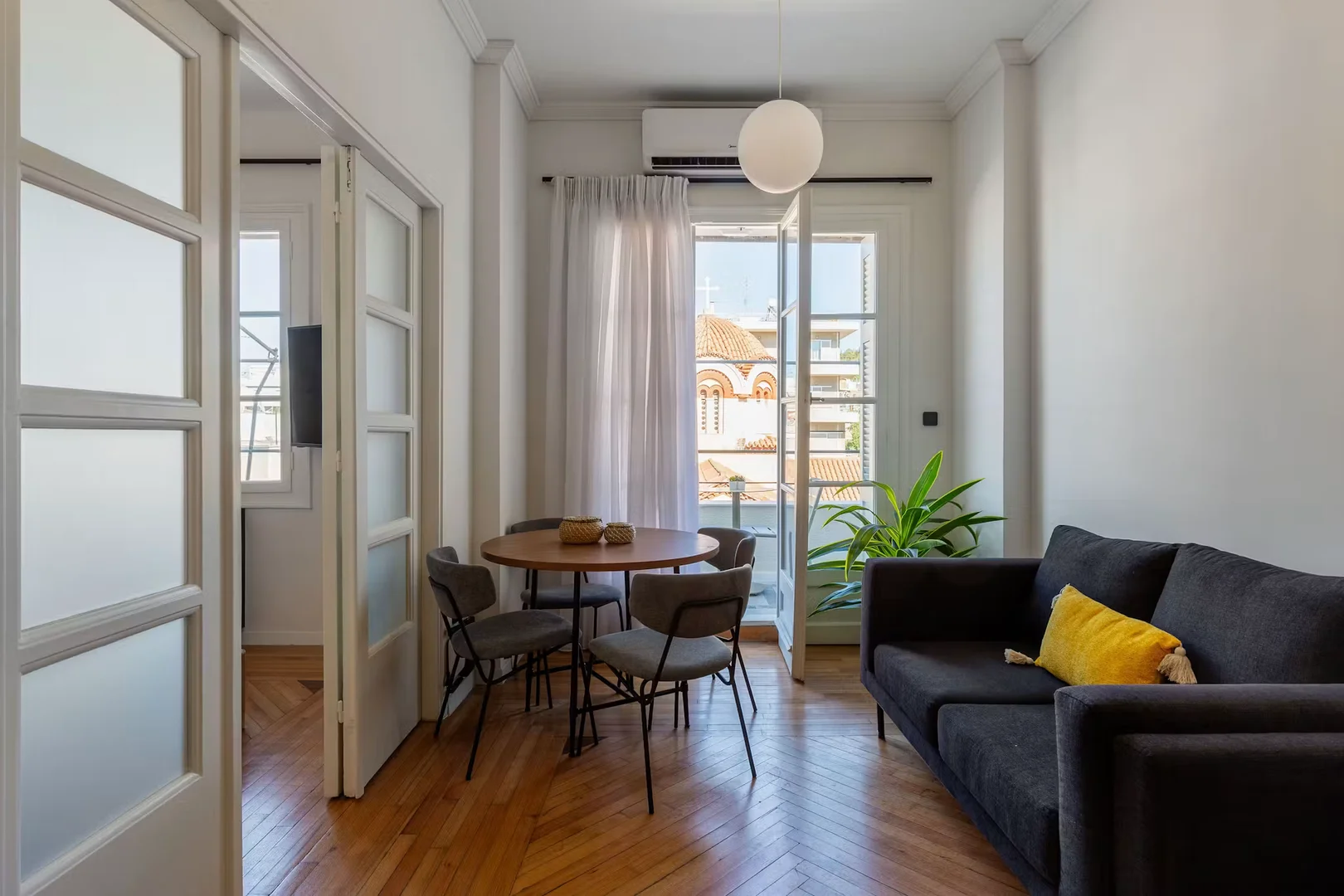 Metsovou, Athens