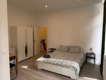 Private room at Rue Astrid, Gosselies, image 2 of 8