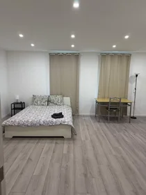 Private room at Rue Astrid, Gosselies, image 1 of 10