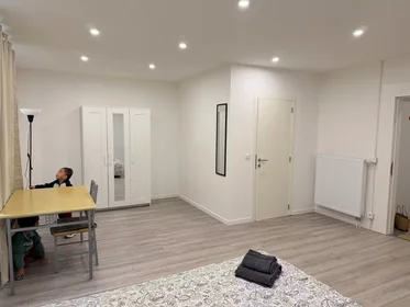 Private room at Rue Astrid, Gosselies, image 3 of 10