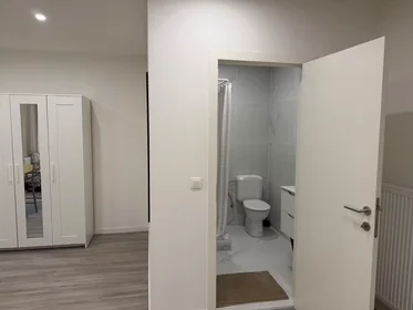 Private room at Rue Astrid, Gosselies, image 8 of 10