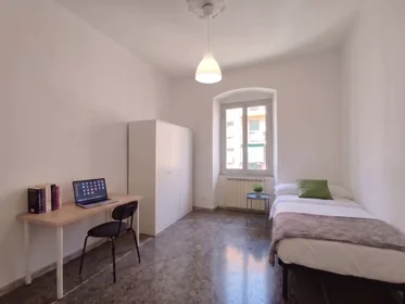 Stanza privata in Piazzale Isidoro Pestarino, San Teodoro, immagine 1 di 4