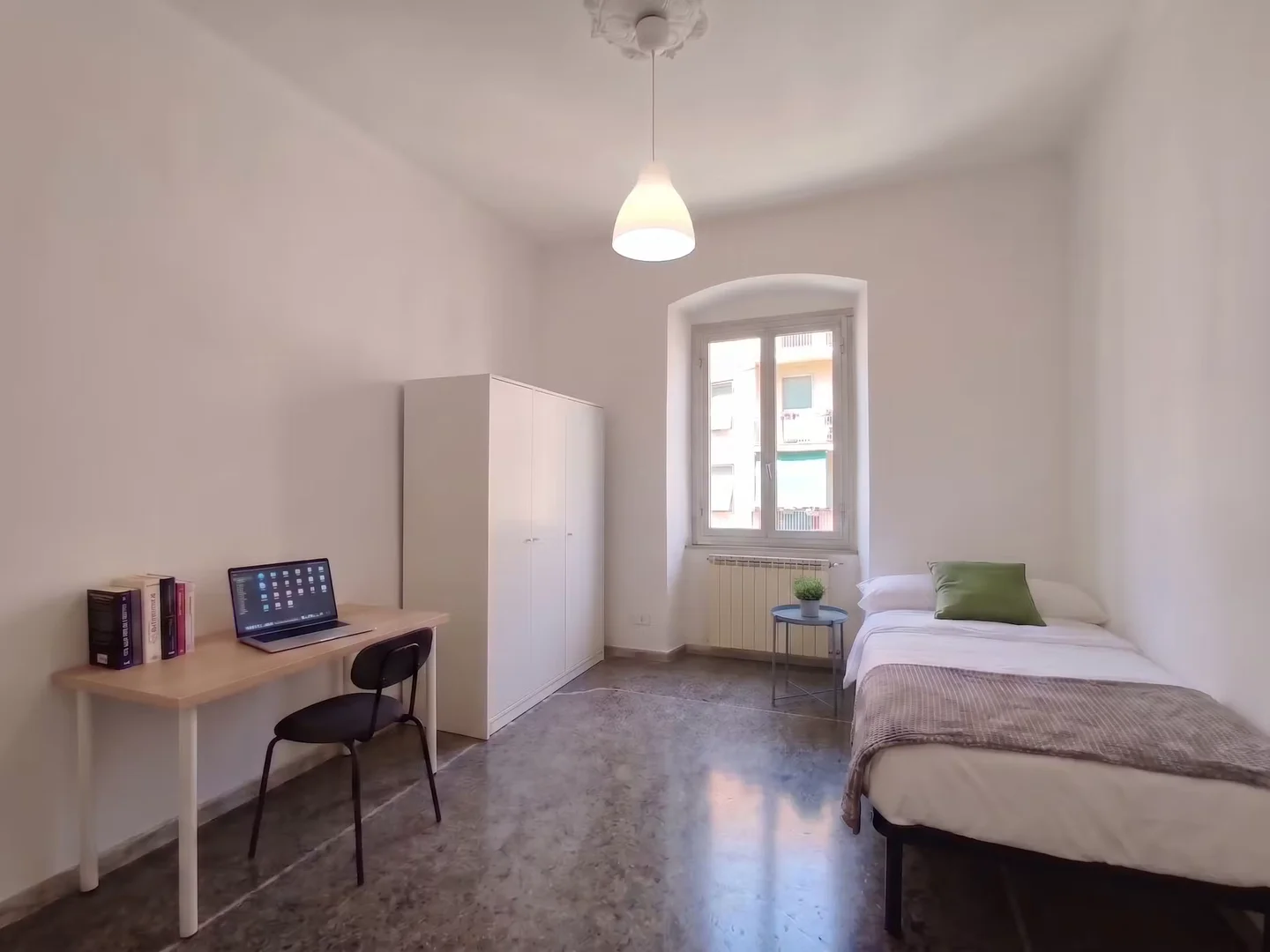 Confortevole e spaziosa stanza per studenti in 