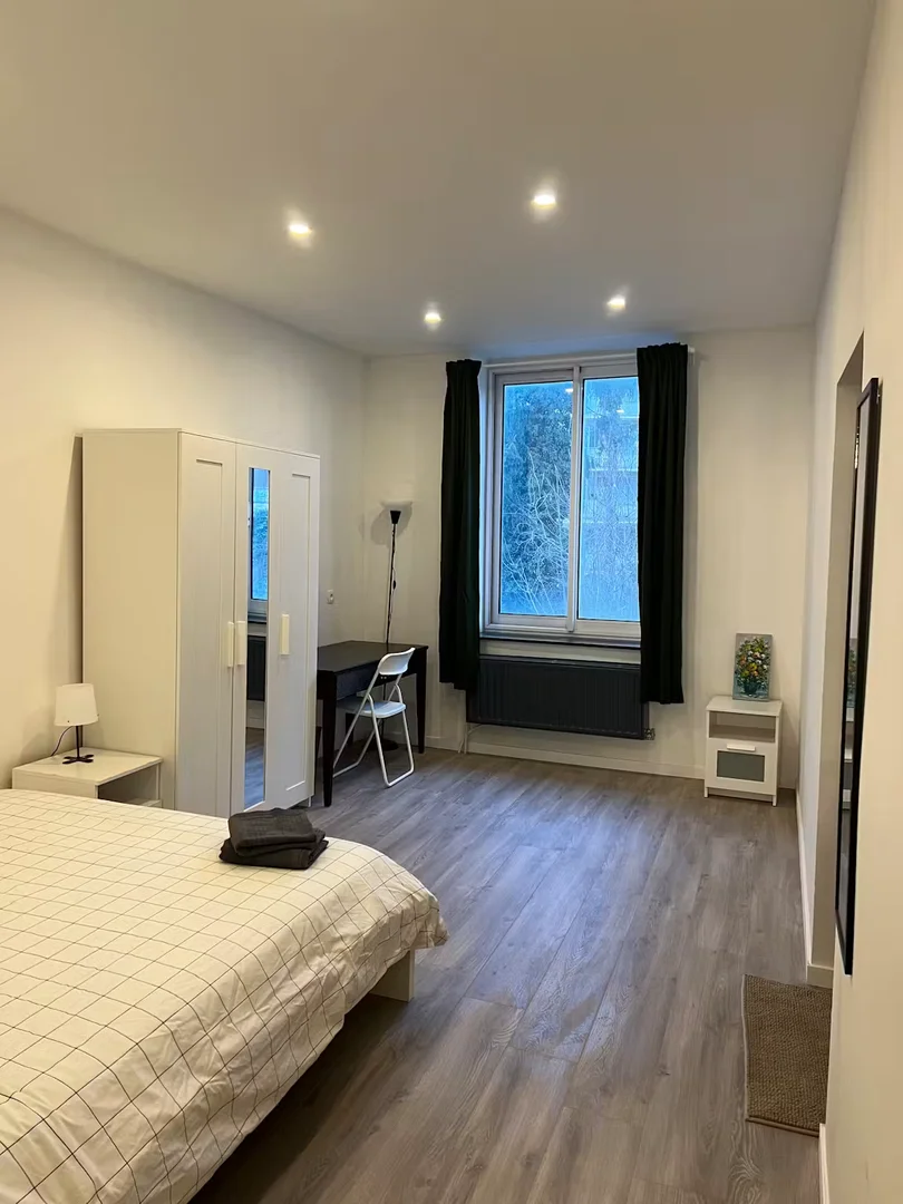 Student-friendly room in  with modern amenities