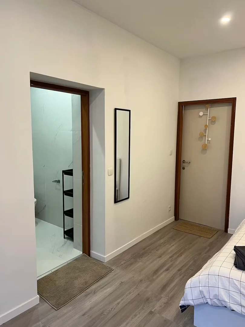Functional student room perfect for studying in 