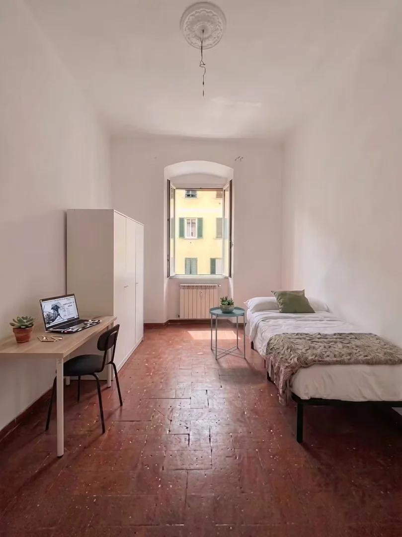 Habitación asequible para estudiantes con buena iluminación en 