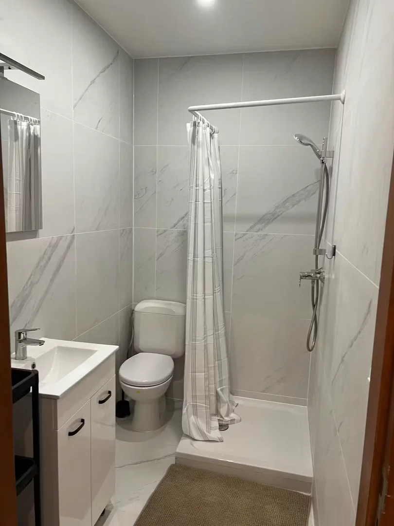 Room for rent in student apartment in , fully furnished