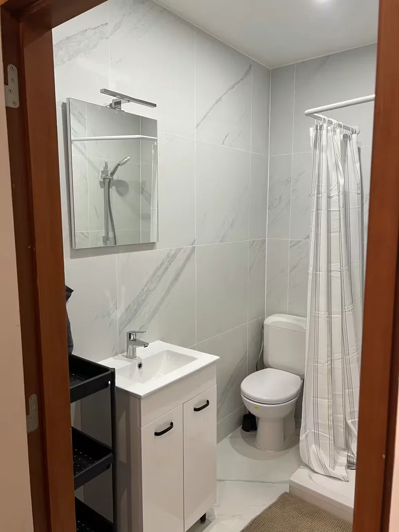 Student-friendly room in  with modern amenities