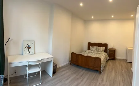Private room at Rue Astrid, Gosselies, image 1 of 10