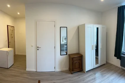 Private room at Rue Astrid, Gosselies, image 7 of 10