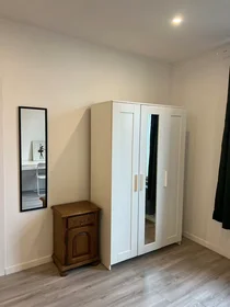 Private room at Rue Astrid, Gosselies, image 8 of 10