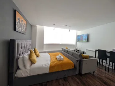 Apartamento inteiro em The Strand, Commercial District, imagem 2 de 9