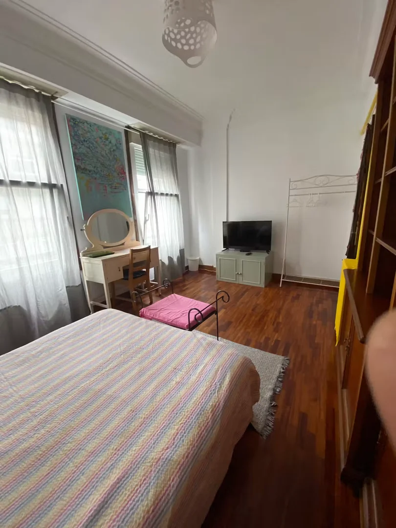 'de modern olanaklara sahip öğrenci dostu oda