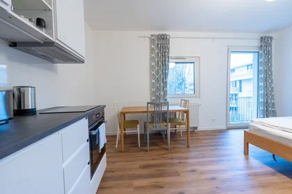 Logement situé dans le centre de {area}