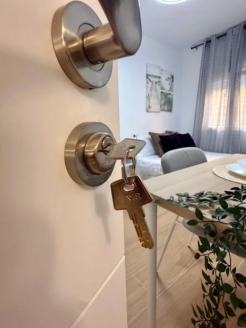 Economical student room with convenient location in