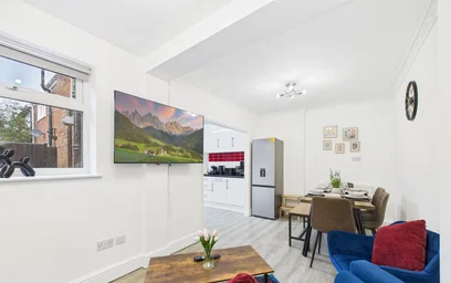 {area} de tamamen mobilyalı daire