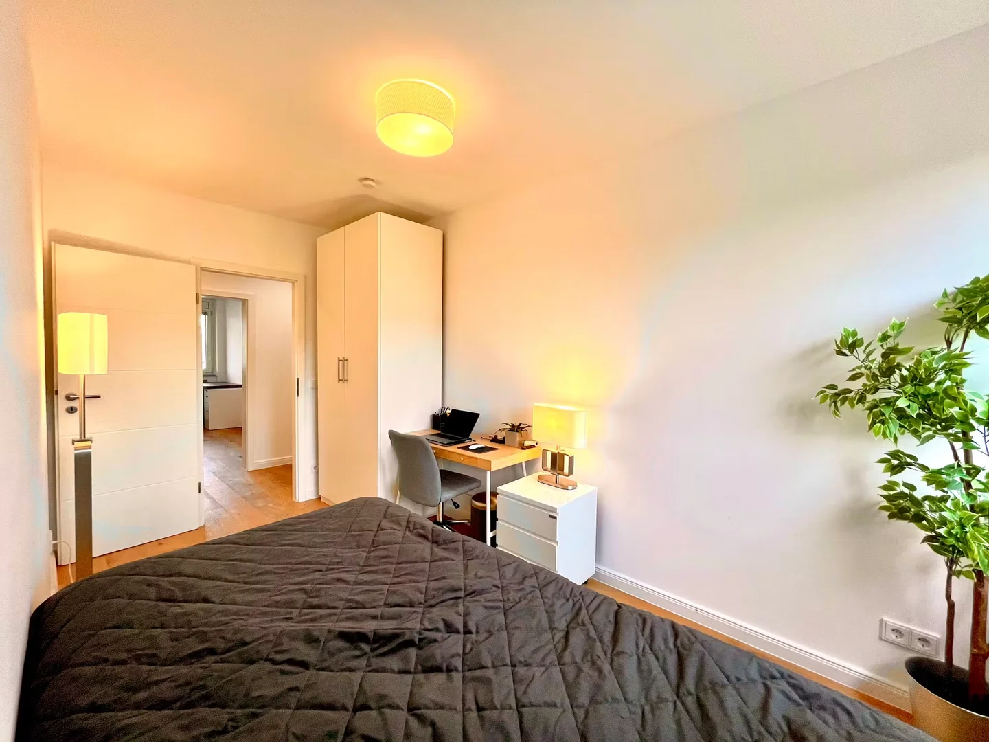 Habitación estudiantil amplia y cómoda en 
