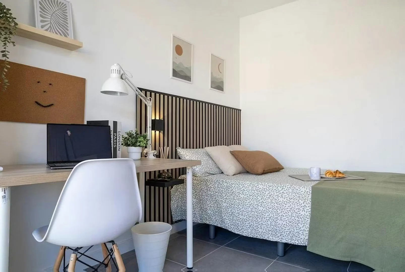 Chambre abordable pour les étudiants avec un bon éclairage dans 