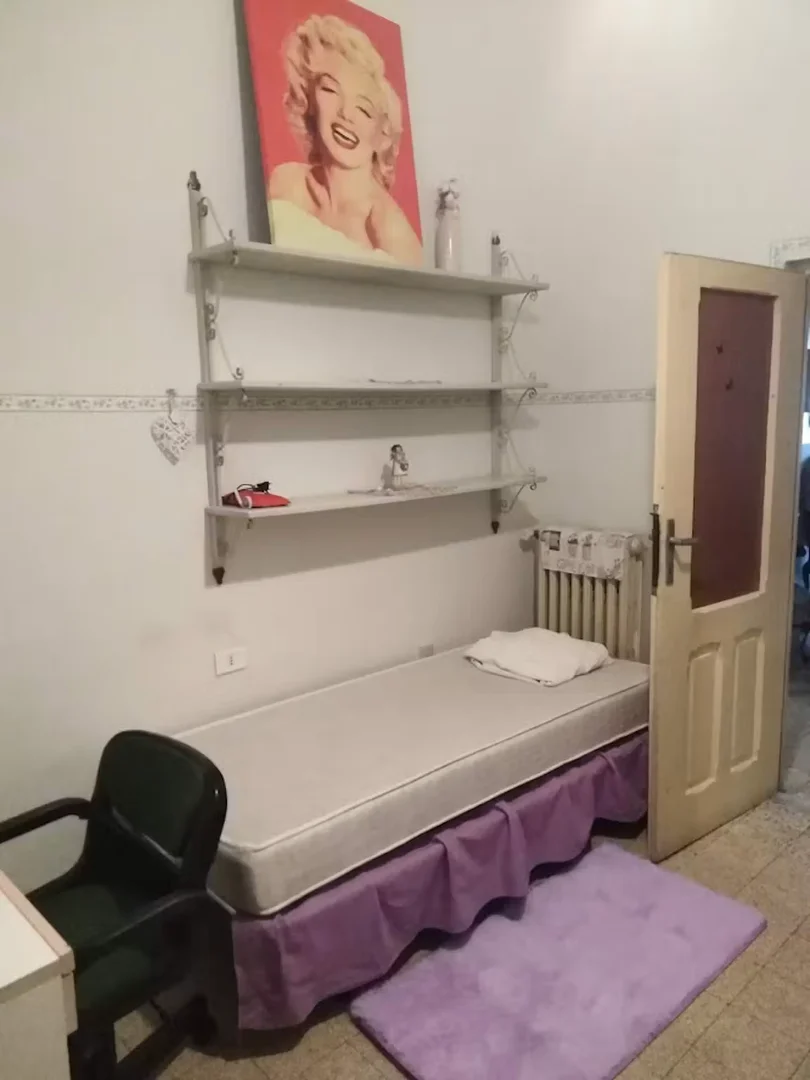 Habitación asequible para estudiantes con buena iluminación en 