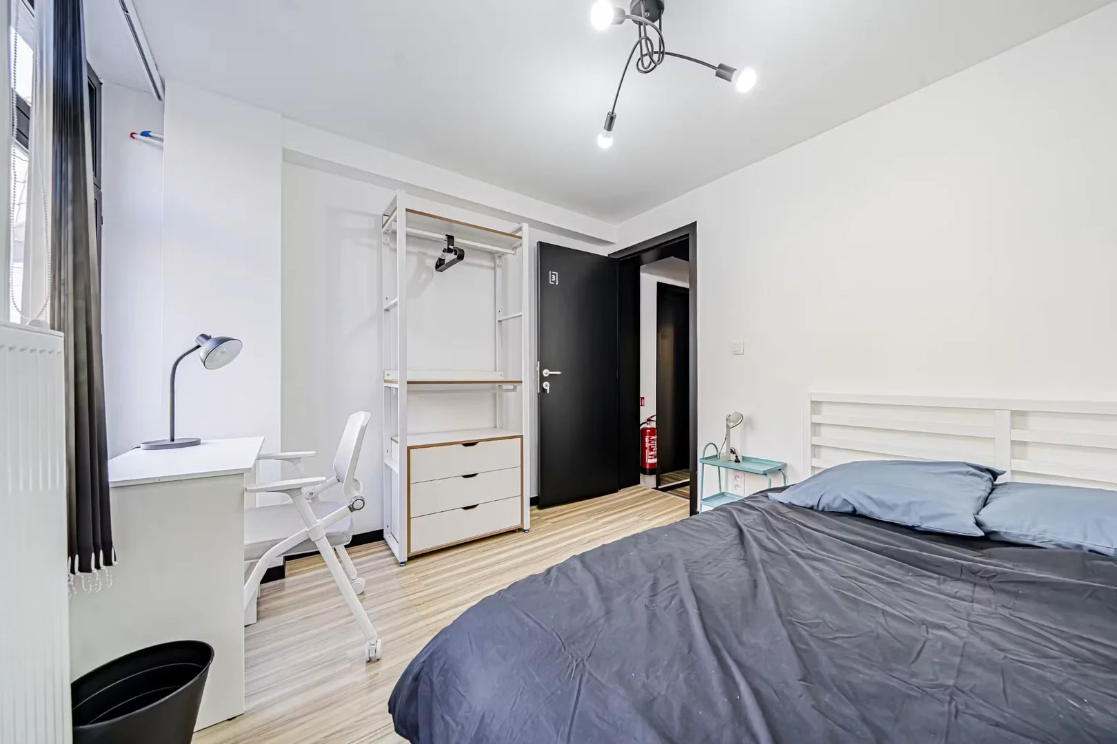 Quarto de estudante económico com localização conveniente em 