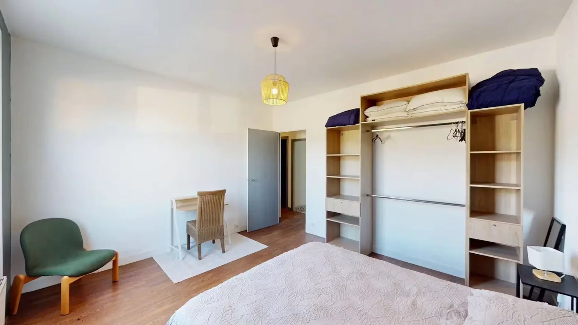 Habitación en apartamento estudiantil en alquiler en , completamente amueblado