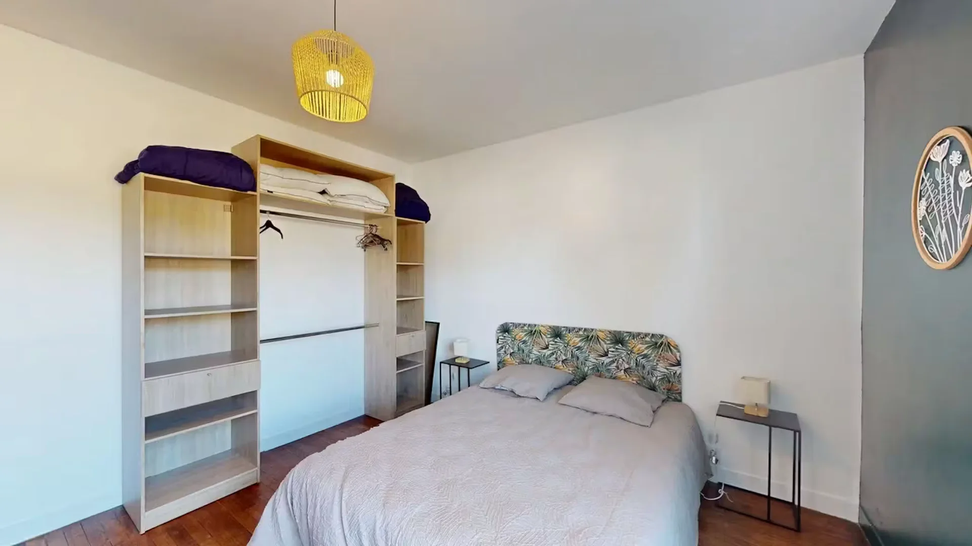 Habitación estudiantil económica cerca del campus en 