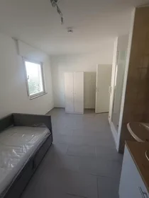 Dairenin tamamı konumu Spemannstraße, Stuttgart Ost, 5 7 görüntüsü