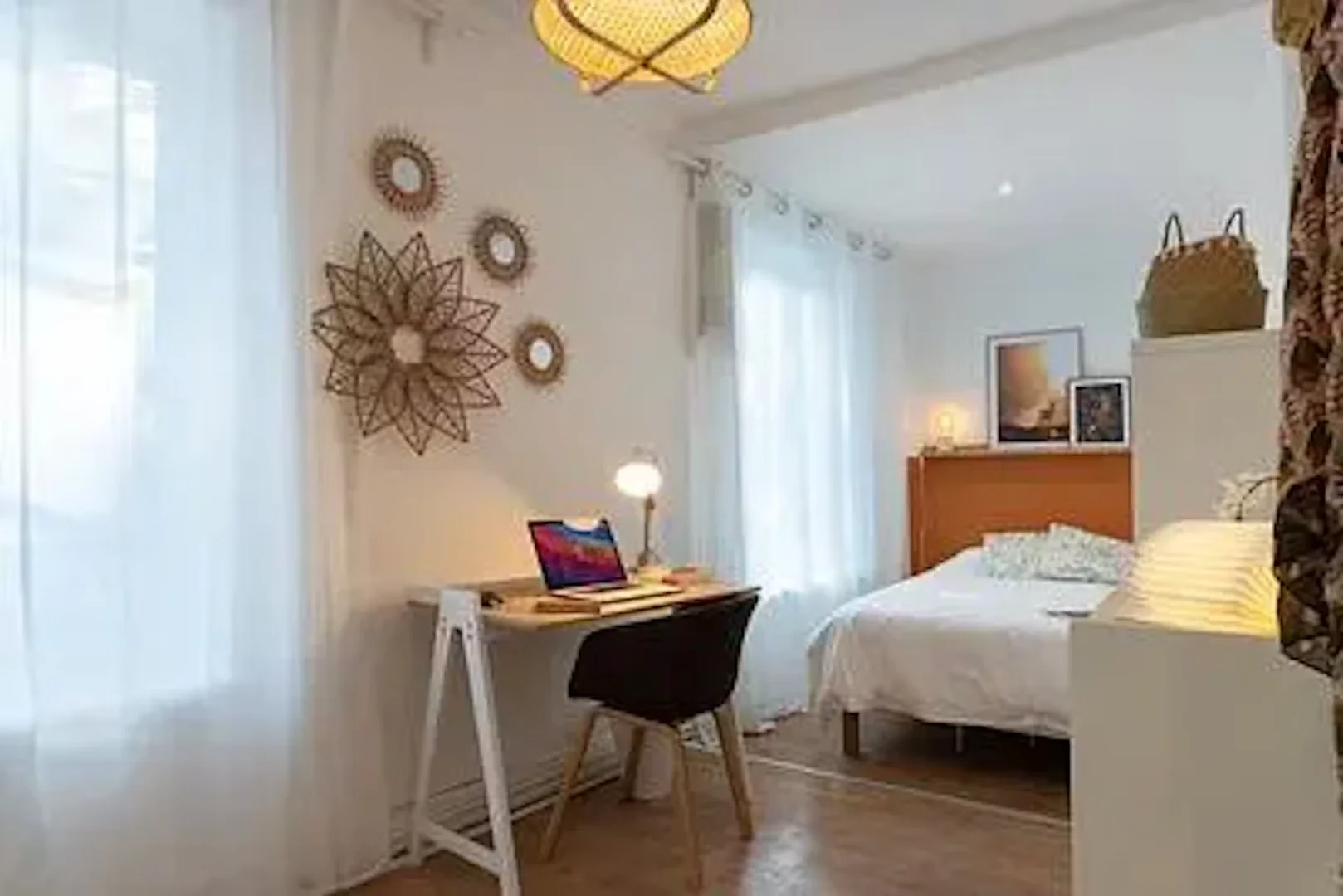 Student-friendly room in with modern amenities