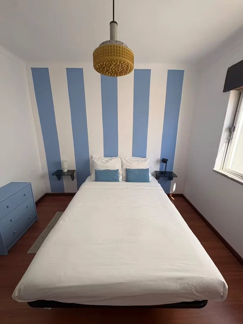 Chambre conviviale pour les étudiants dans avec des équipements modernes