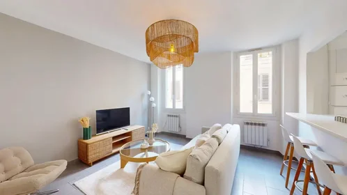 Apartamento inteiro em Rue Michel de Bourges, , imagem 1 de 10