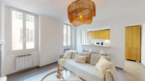 Dairenin tamamı konumu Rue Michel de Bourges, , 2 10 görüntüsü