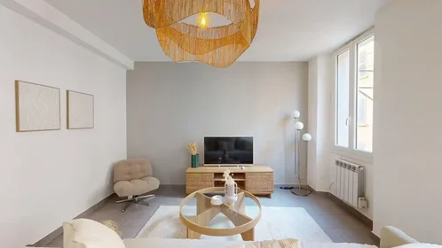 Dairenin tamamı konumu Rue Michel de Bourges, , 6 10 görüntüsü