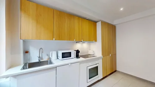 Dairenin tamamı konumu Rue Michel de Bourges, , 8 10 görüntüsü