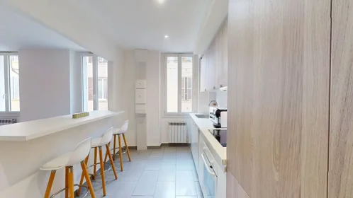 Dairenin tamamı konumu Rue Michel de Bourges, , 9 10 görüntüsü