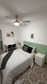 Privatzimmer in der Calle Poeta Blas de Loma, San Blas-Santo Domingo, bild 3 von 10