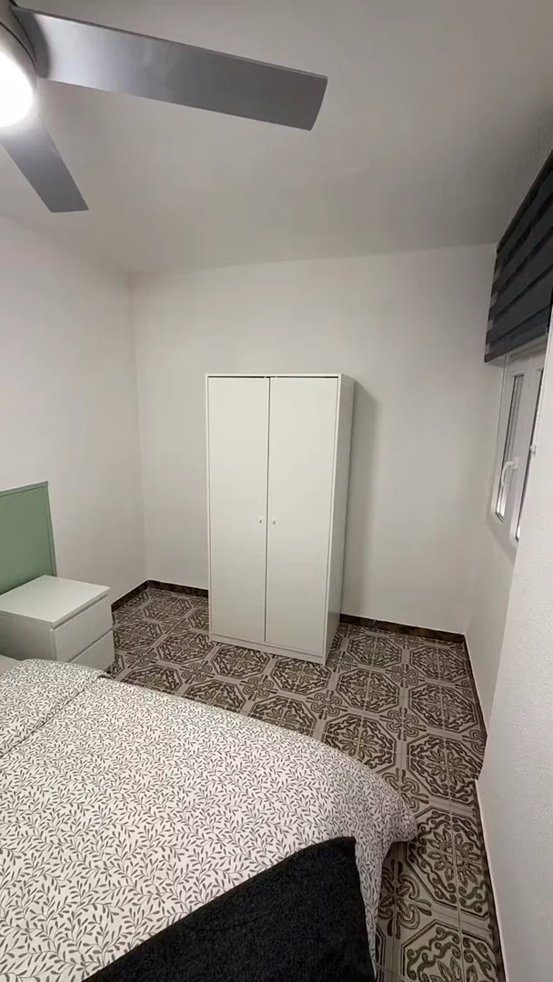 Helles und luftiges Studentenzimmer mit einfachem Zugang zur Universität in