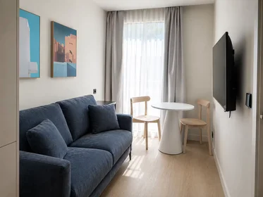 Dairenin tamamı konumu Avenida del Monte Valdelatas, , 1 10 görüntüsü