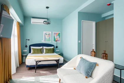 Apartamento moderno e brilhante em {area}