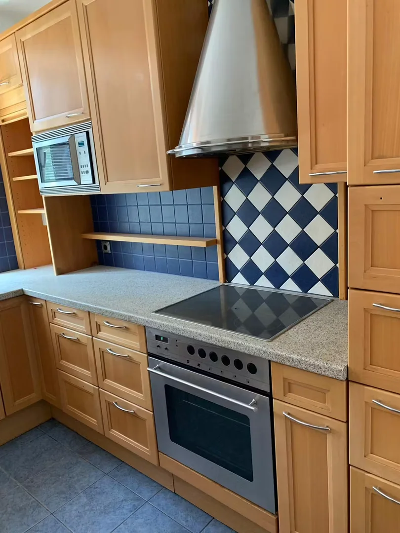 Chambre confortable pour étudiants disponible dans 