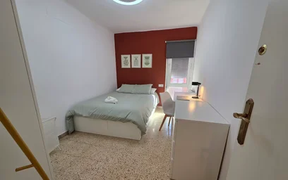Stanza privata in Carrer d'Aristòtil, immagine 2 di 10
